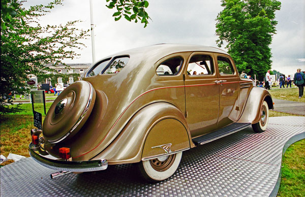 35-1c (00-49-36E) 1935 DeSoto Airflow 4dr Sedan.jpg